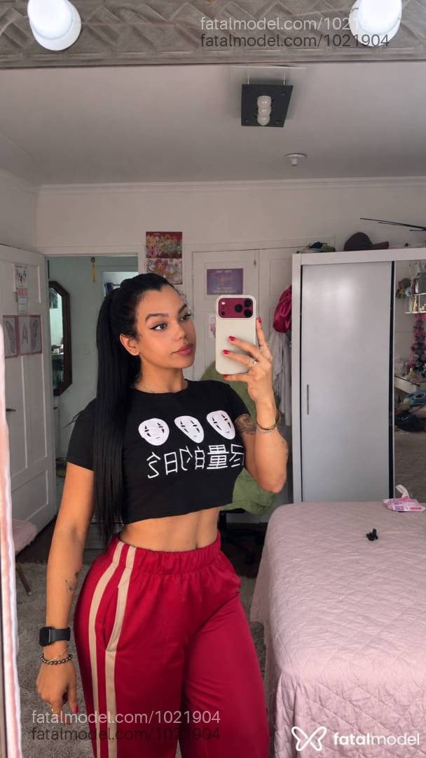 Acompanhante mulher trans com cabelo castanho de olhos castanhos - Yuna Mesquitta