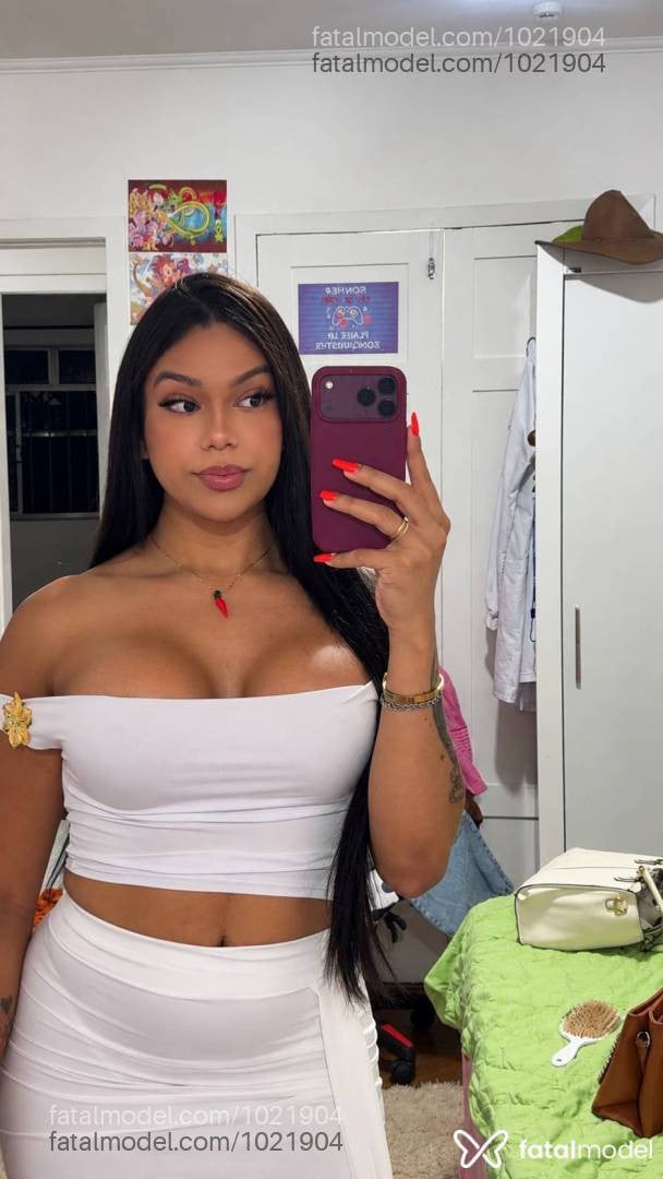 Acompanhante mulher trans com cabelo castanho de olhos castanhos - Yuna Mesquitta