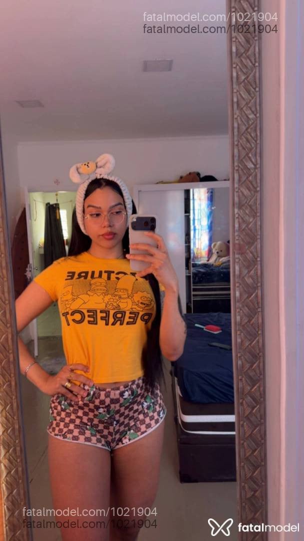 Acompanhante mulher trans com cabelo castanho de olhos castanhos - Yuna Mesquitta