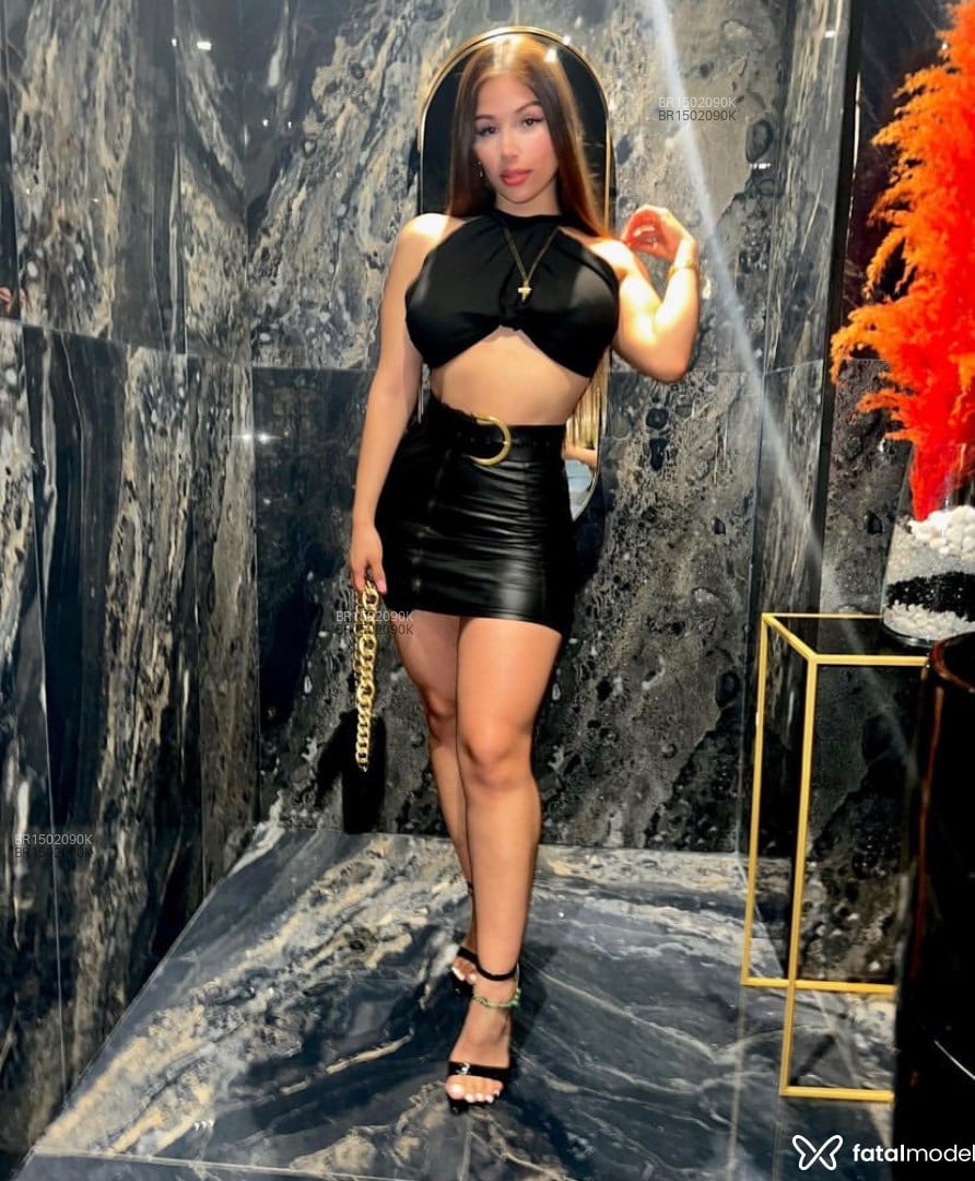 Acompanhante mulher com cabelo castanho de olhos castanhos em Videira Acompanhante mulher com cabelo castanho de olhos castanhos em Videira - Rafaela