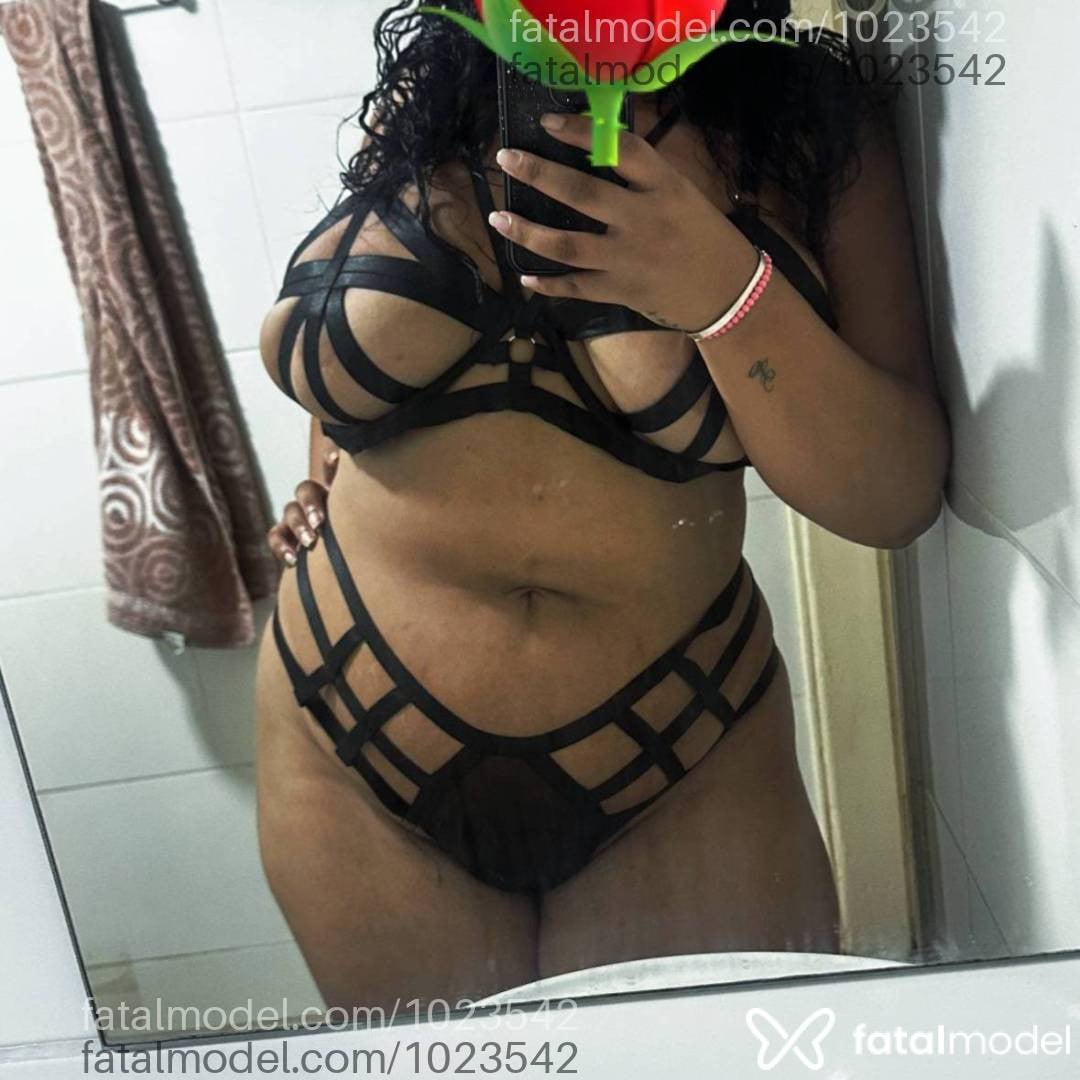 Acompanhante mulher com cabelo castanho de olhos castanhos em Penápolis - Lanys