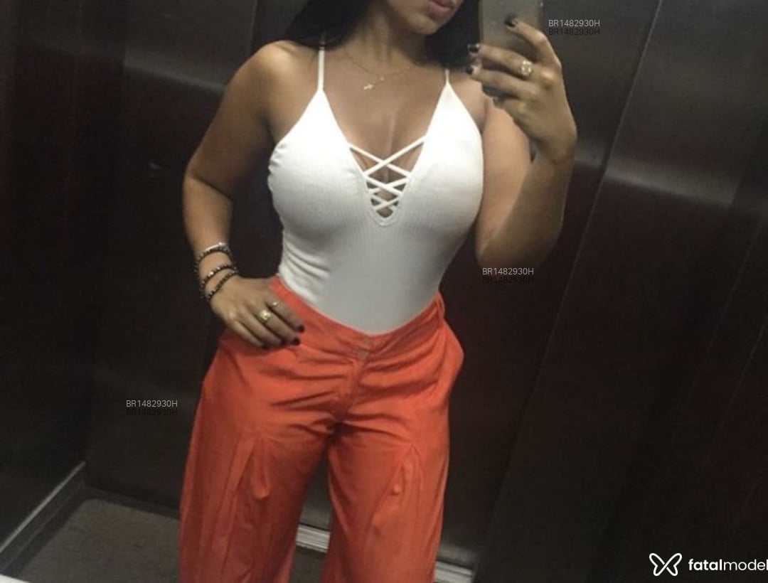 Acompanhante mulher com cabelo castanho de olhos castanhos em Araguaína - Luísa