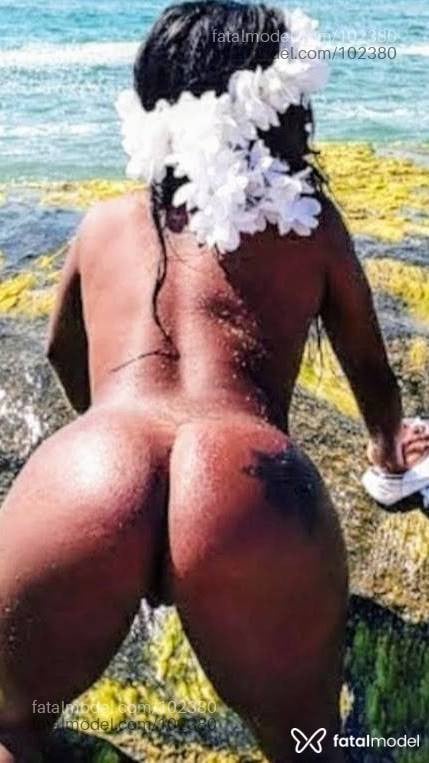 Acompanhante mulher com cabelo castanho de olhos mel - Mariah Estrella