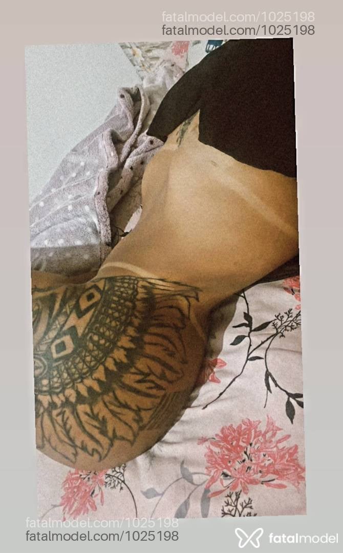 Acompanhante travesti loira (o) de olhos castanhos - Keyte