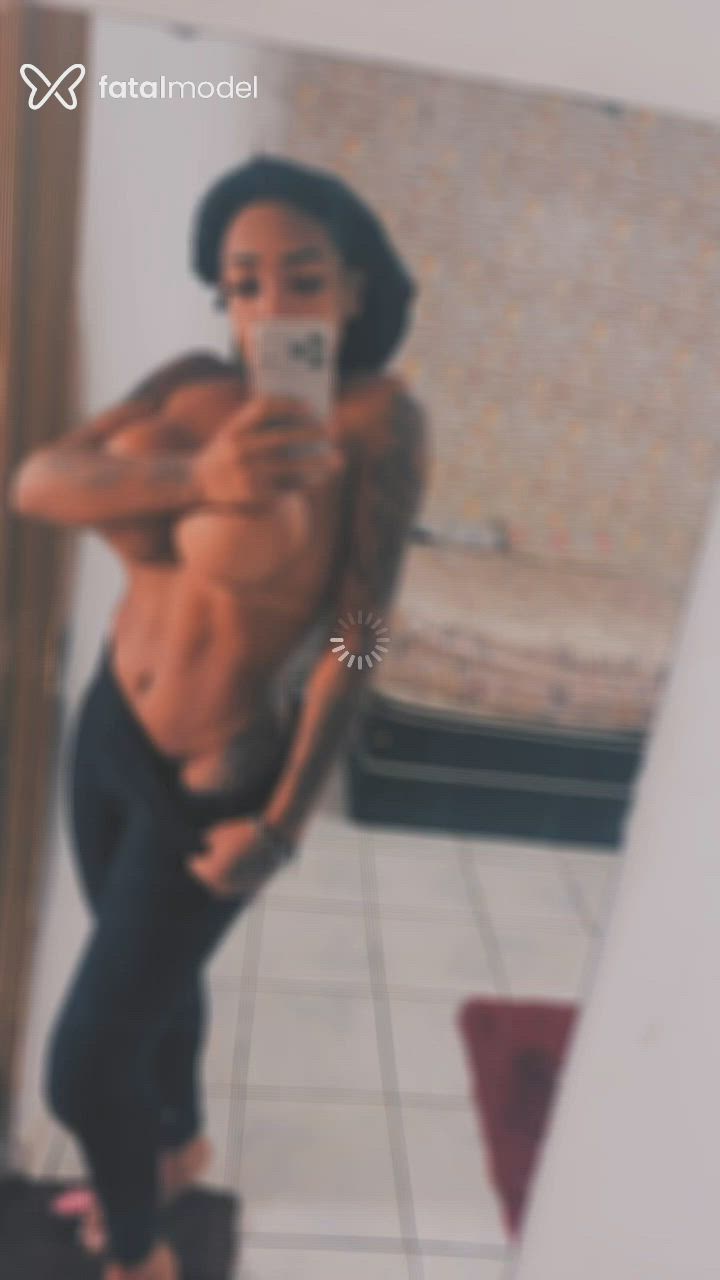 Acompanhante travesti loira (o) de olhos castanhos - Keyte