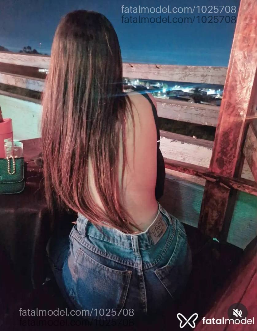 Acompanhante mulher morena (o) de olhos pretos - Renata
