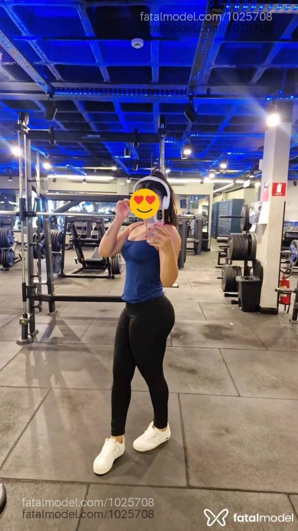 Acompanhante mulher morena (o) de olhos pretos - Renata