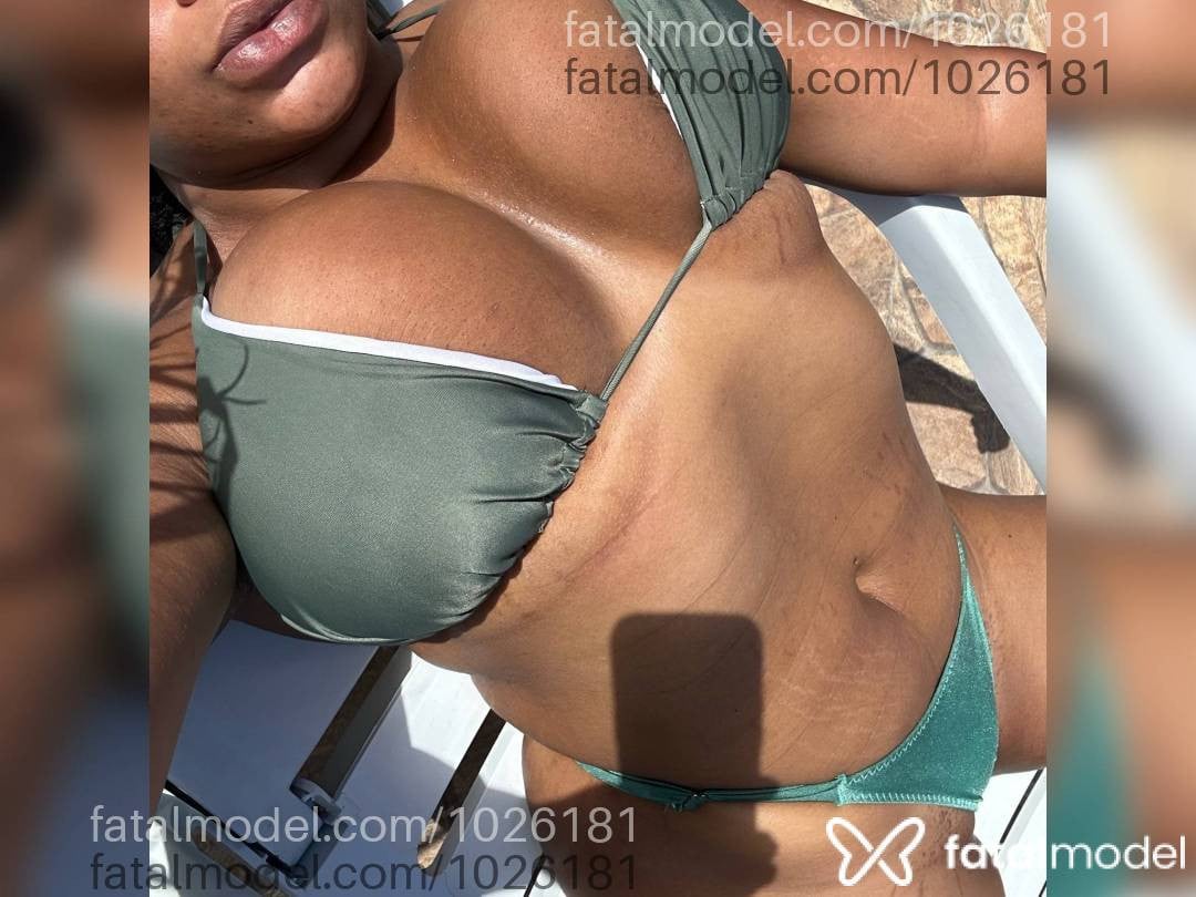 Acompanhante mulher com cabelo castanho de olhos castanhos - Alana