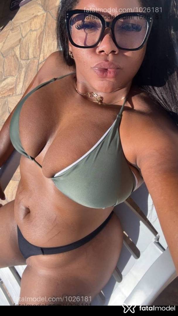 Acompanhante mulher com cabelo castanho de olhos castanhos - Alana