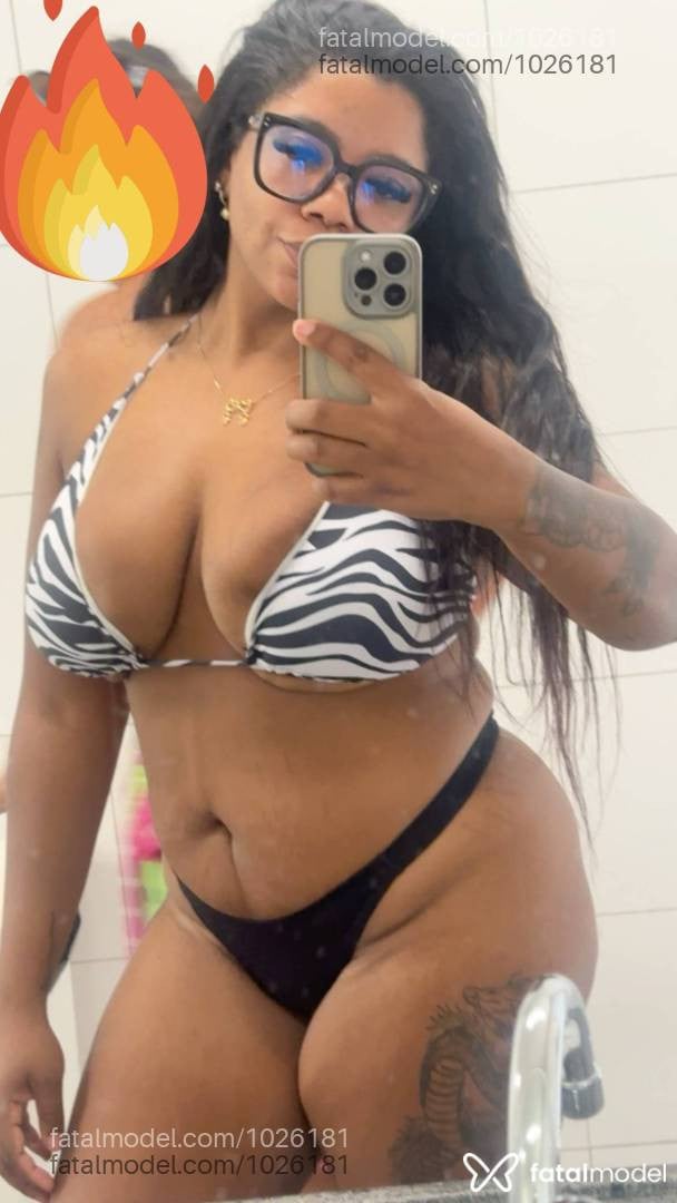 Acompanhante mulher com cabelo castanho de olhos castanhos - Alana