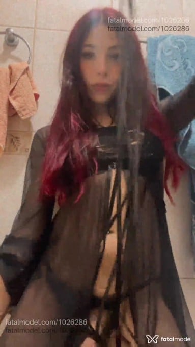 Acompanhante mulher trans com cabelo castanho de olhos castanhos em Curitiba - Leticia Mamede