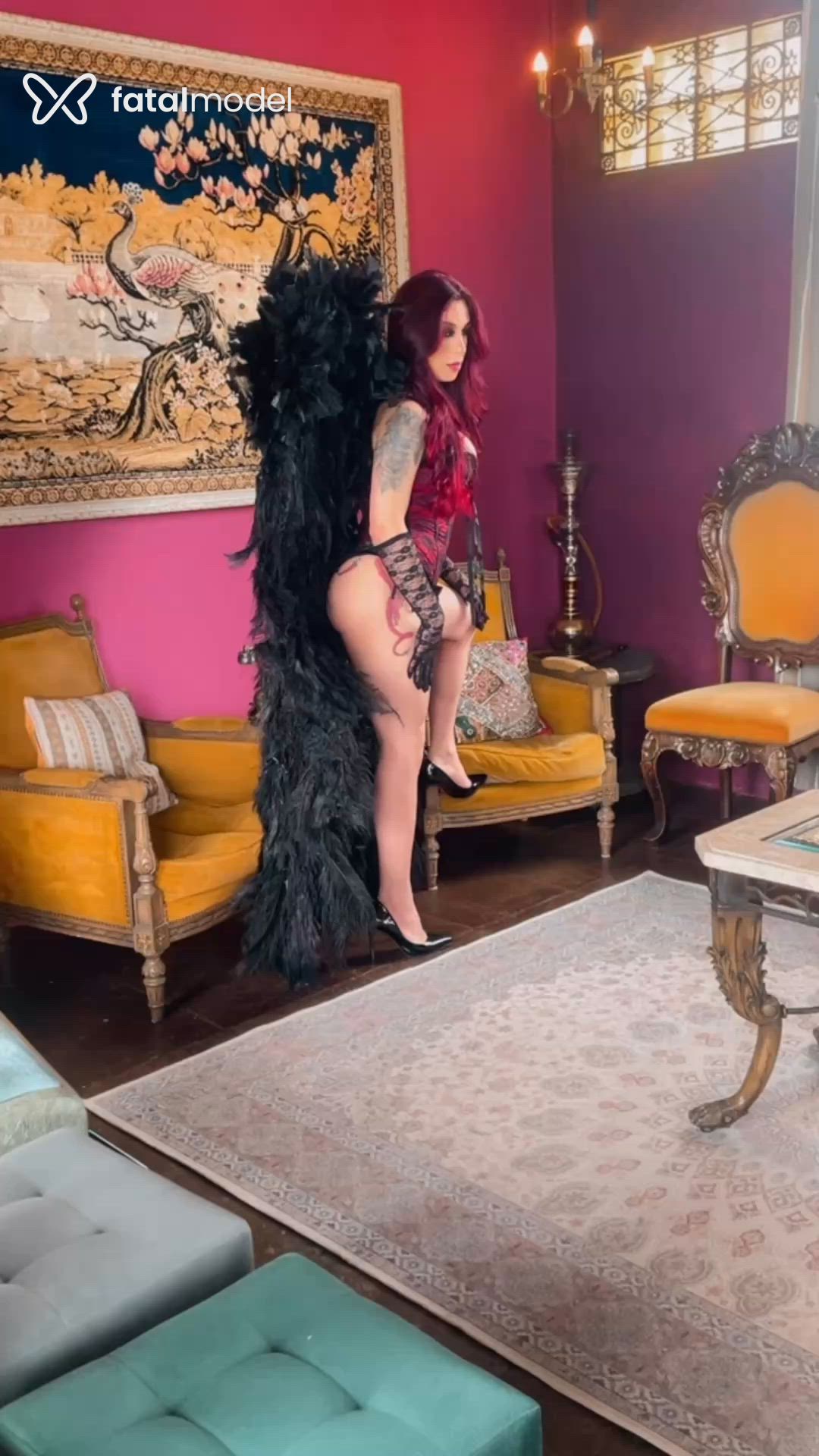 Acompanhante mulher trans com cabelo castanho de olhos castanhos - Leticia Mamede