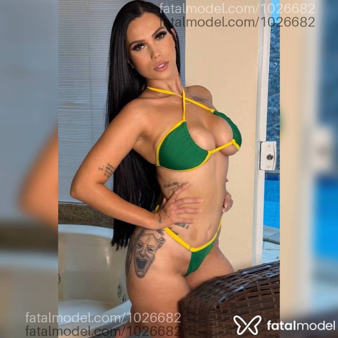 Acompanhante mulher com cabelo castanho de olhos mel - Débora Castro