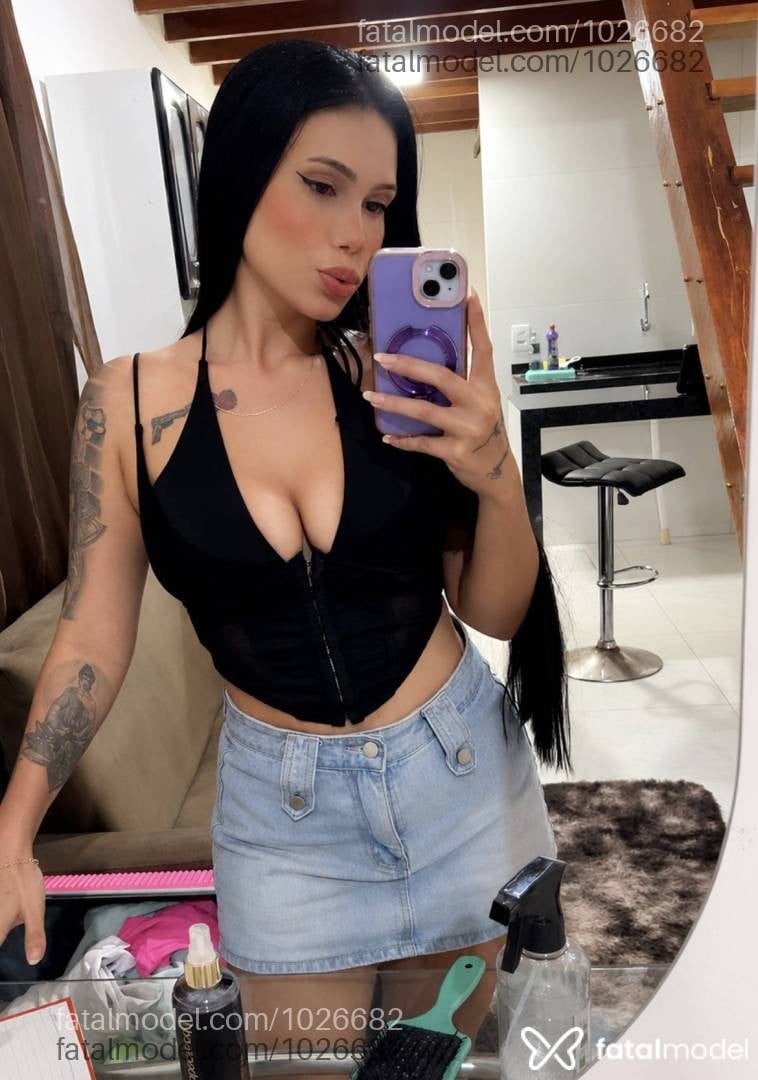 Acompanhante mulher com cabelo castanho de olhos mel em Dourados - Débora Castro