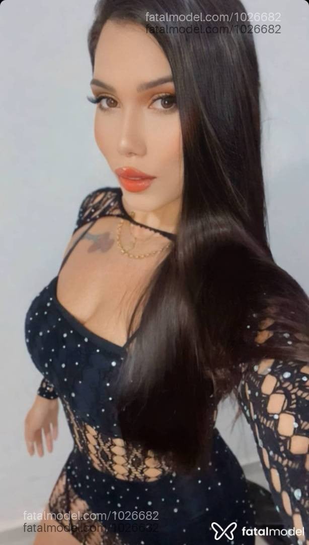 Acompanhante mulher com cabelo castanho de olhos mel - Débora Castro