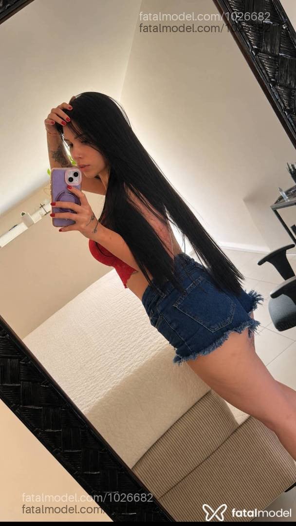Acompanhante mulher com cabelo castanho de olhos mel em Umuarama - Débora Castro