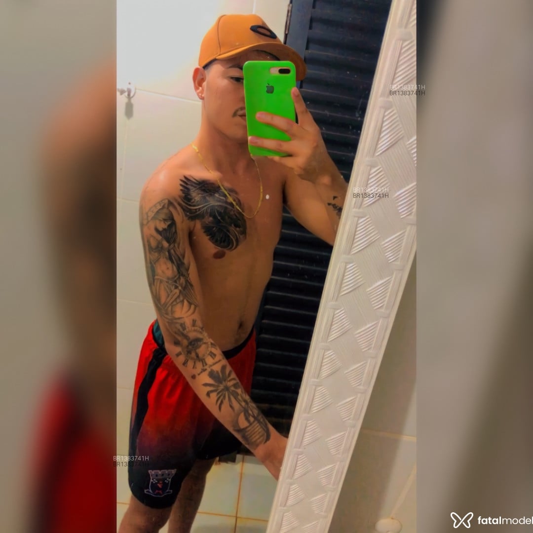 Acompanhante homem com cabelo castanho de olhos castanhos em Manaus Acompanhante homem com cabelo castanho de olhos castanhos em Manaus - Acreano
