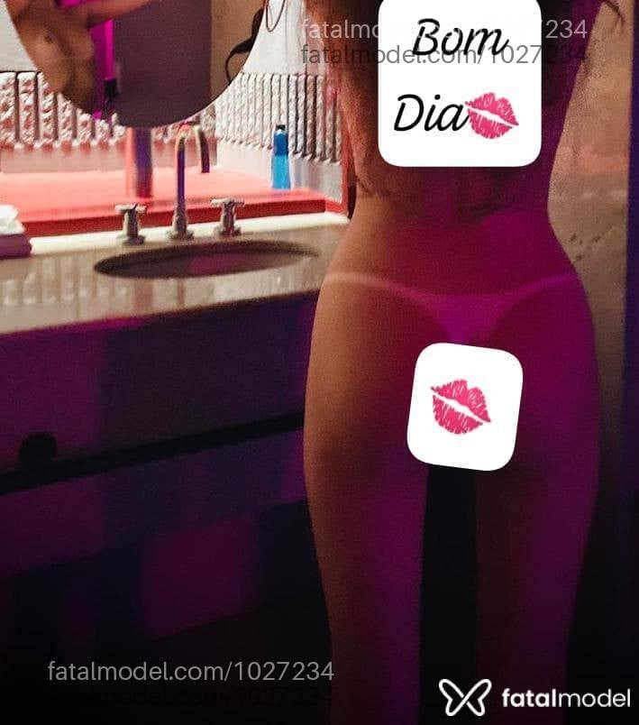 Acompanhante mulher com cabelo castanho de olhos azuis - Leticia Demie