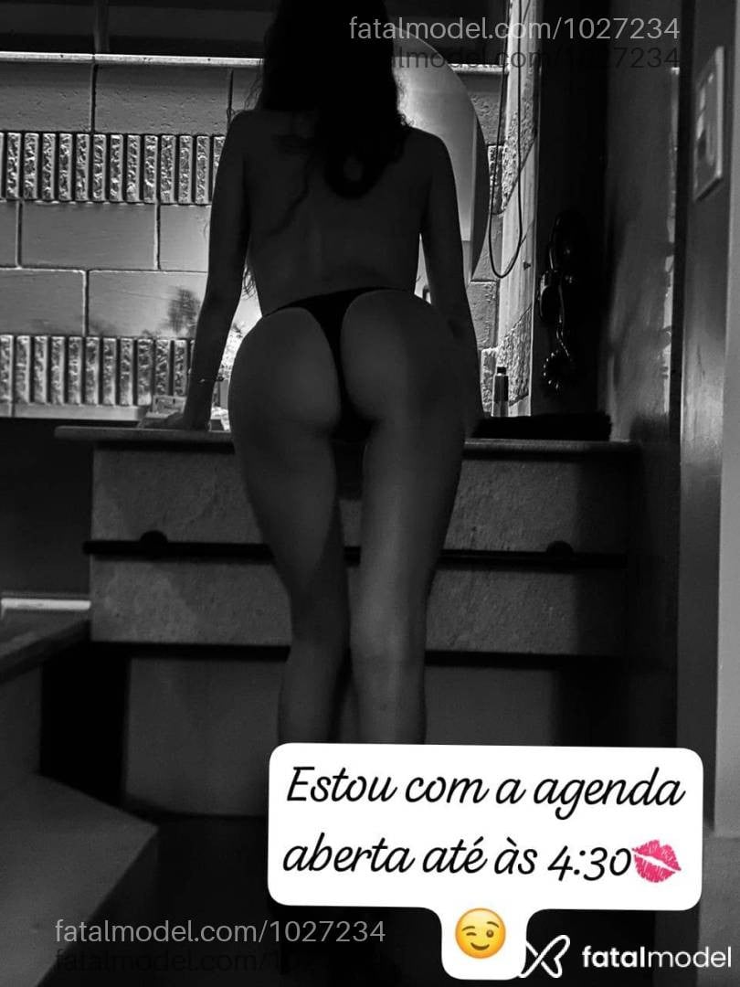 Acompanhante mulher com cabelo castanho de olhos azuis - Leticia Demie