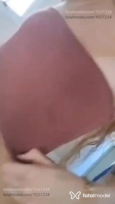 Acompanhante mulher com cabelo castanho de olhos azuis em Porto Alegre - Leticia Demie