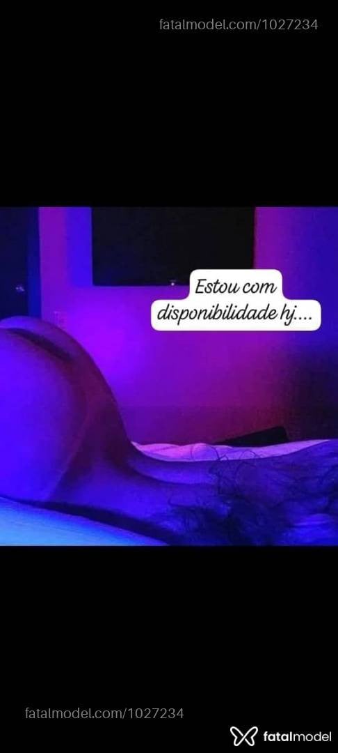 Acompanhante mulher com cabelo castanho de olhos azuis - Leticia Demie