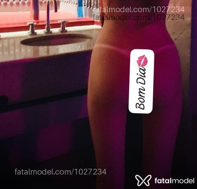 Acompanhante mulher com cabelo castanho de olhos azuis em Porto Alegre - Leticia Demie