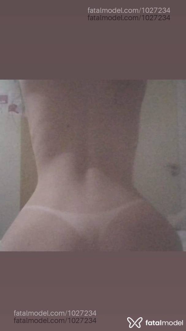 Acompanhante mulher com cabelo castanho de olhos azuis - Leticia Demie