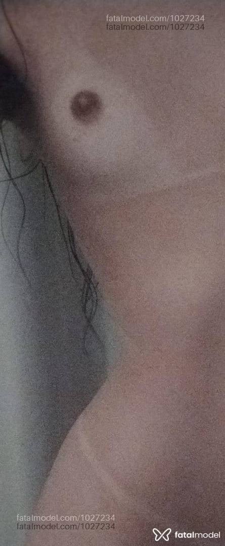 Acompanhante mulher com cabelo castanho de olhos azuis - Leticia Demie
