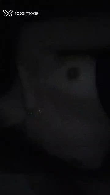 Acompanhante mulher com cabelo castanho de olhos azuis - Leticia Demie