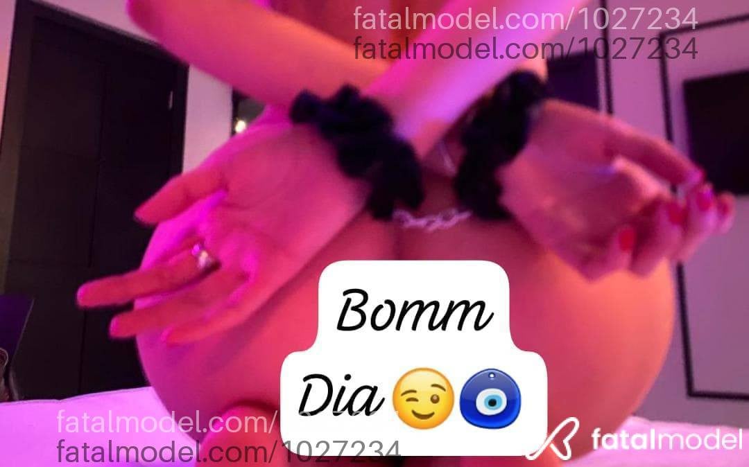Acompanhante mulher com cabelo castanho de olhos azuis - Leticia Demie