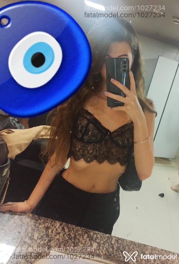 Acompanhante mulher com cabelo castanho de olhos azuis - Leticia Demie