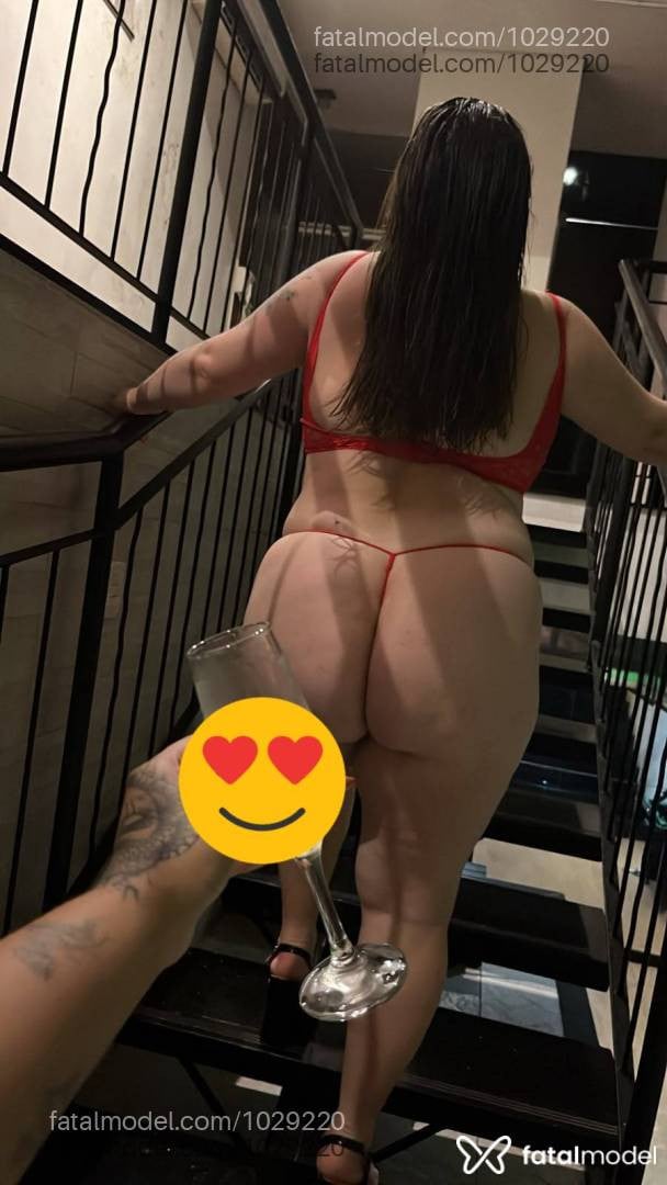 Acompanhante mulher com cabelo castanho de olhos mel - Laura Ramos