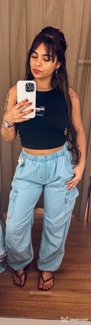 Acompanhante mulher com cabelo castanho de olhos mel - Mirella