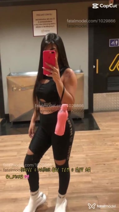 Acompanhante mulher com cabelo castanho de olhos mel - Mirella