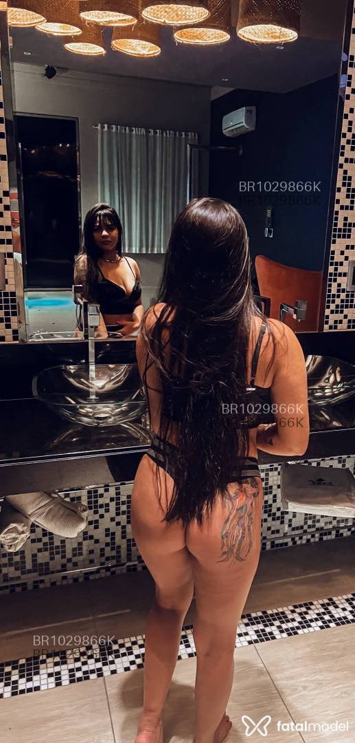 Acompanhante mulher com cabelo castanho de olhos mel - Mirella