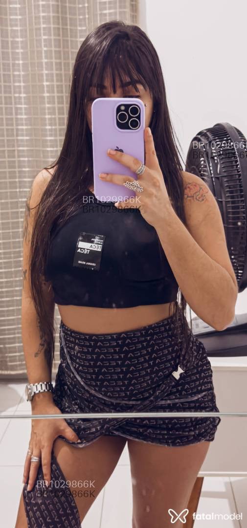 Acompanhante mulher com cabelo castanho de olhos mel - Mirella