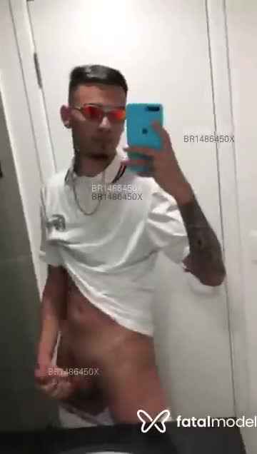 Acompanhante homem com cabelo castanho de olhos castanhos em São José do Rio Preto - Weslley