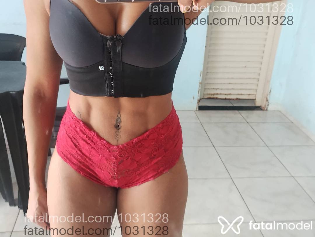 Acompanhante mulher morena (o) de olhos pretos em Água Boa - Vitória Vasconcelo