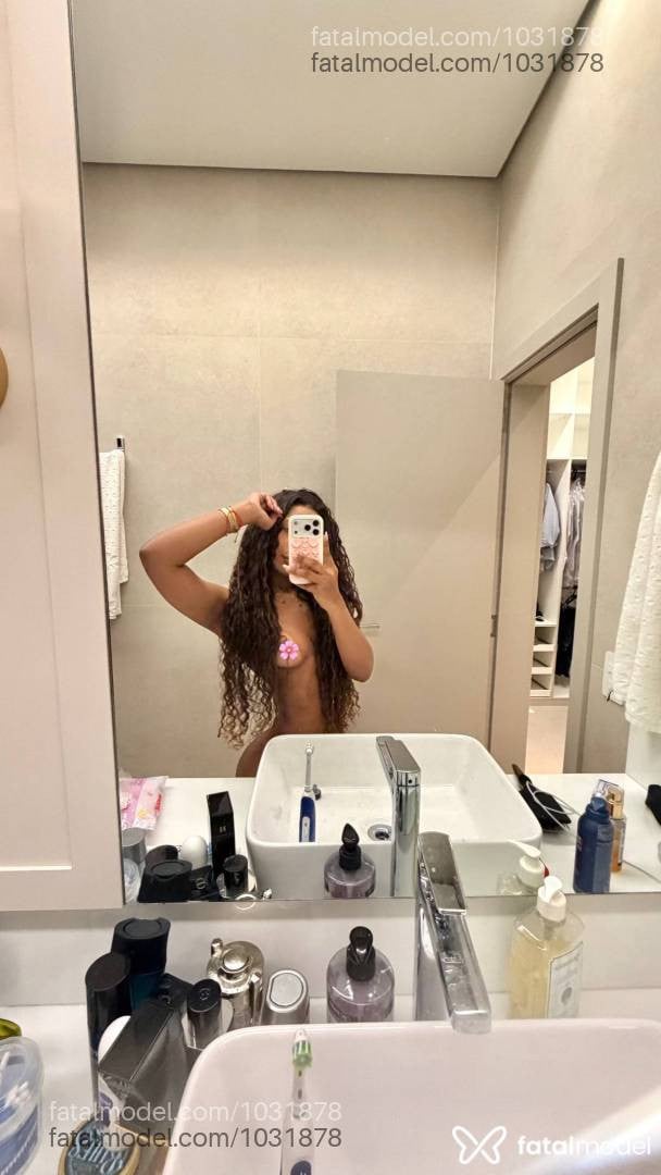 Acompanhante mulher morena (o) de olhos castanhos - Serena Maité