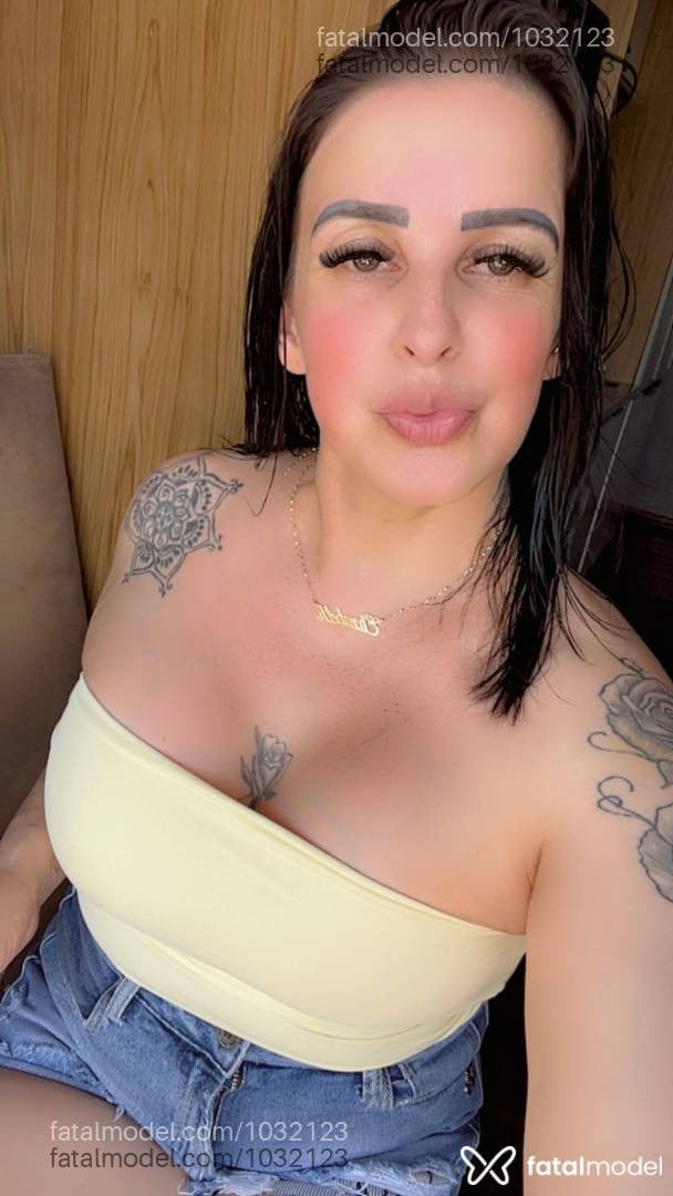 Acompanhante mulher com cabelo castanho de olhos mel em Carazinho - Betina