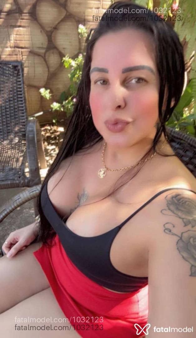Acompanhante mulher com cabelo castanho de olhos mel em Carazinho - Betina