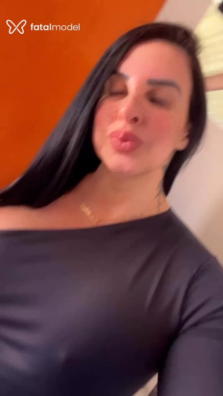 Acompanhante mulher com cabelo castanho de olhos mel - Betina Acompanhante mulher com cabelo castanho de olhos mel - Betina