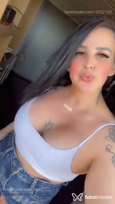 Acompanhante mulher com cabelo castanho de olhos mel em Sarandi Acompanhante mulher com cabelo castanho de olhos mel em Sarandi - Betina
