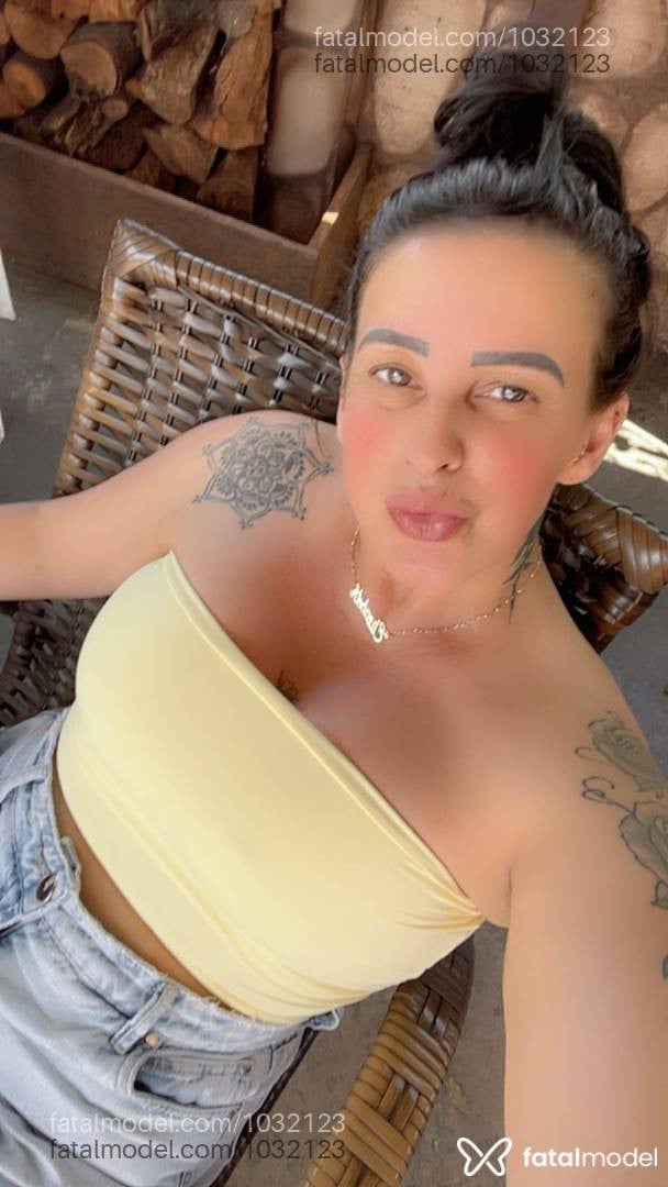 Acompanhante mulher com cabelo castanho de olhos mel em Sarandi Acompanhante mulher com cabelo castanho de olhos mel em Sarandi - Betina