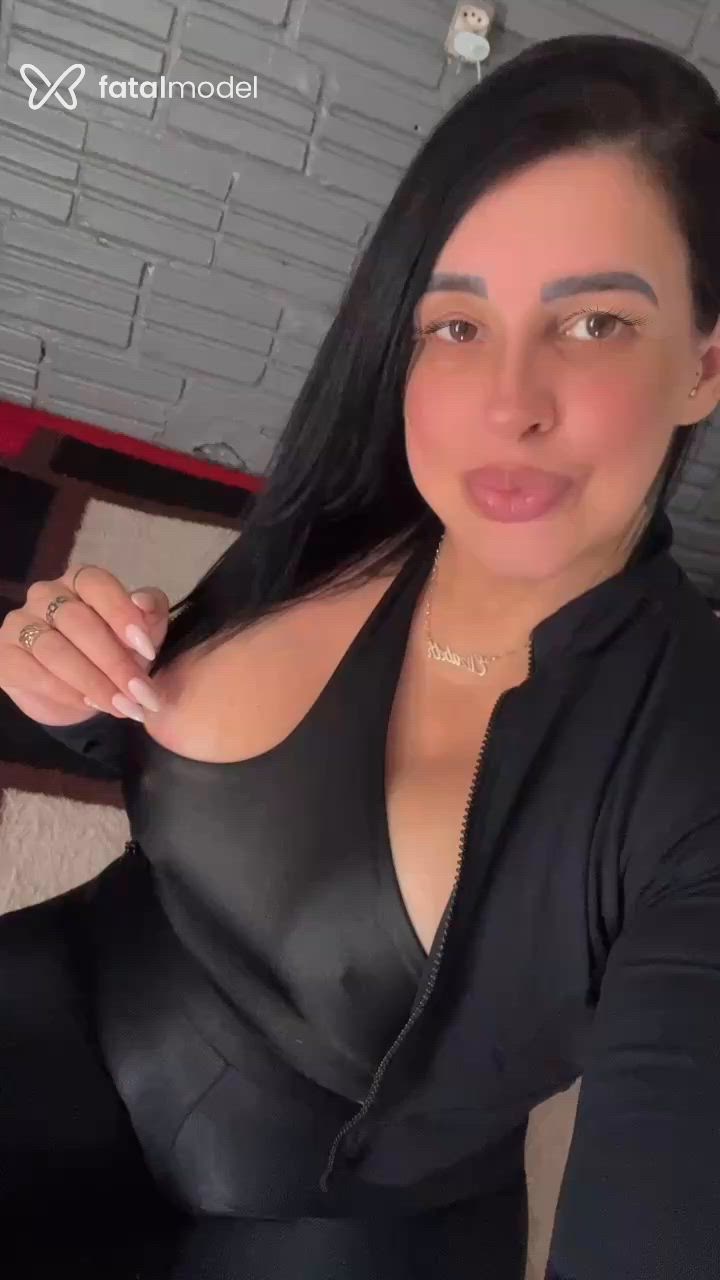 Acompanhante mulher com cabelo castanho de olhos mel - Betina Acompanhante mulher com cabelo castanho de olhos mel - Betina