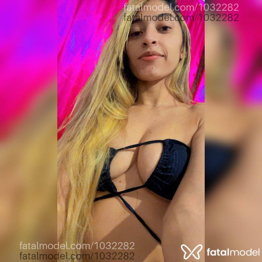 Acompanhante mulher loira (o) de olhos castanhos - Ivana