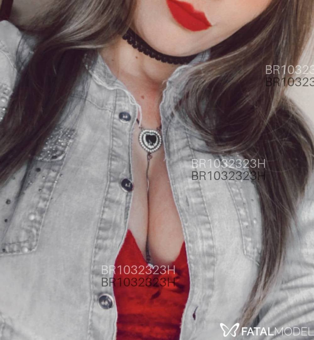 Acompanhante mulher loira (o) de olhos castanhos - polaca