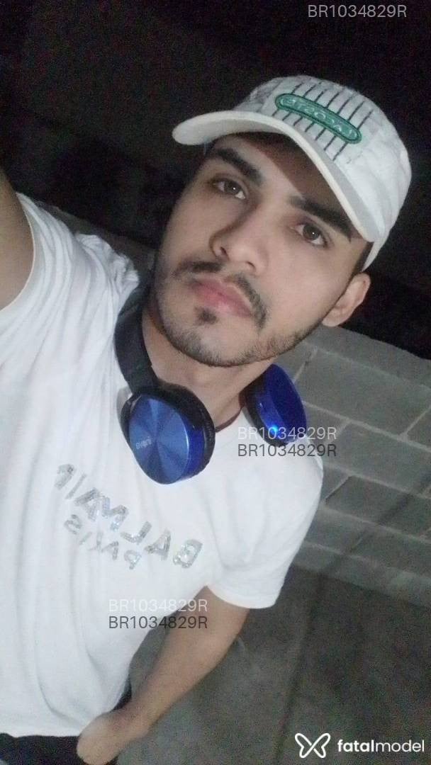 Acompanhante homem com cabelo castanho de olhos verdes em Manaus - Lukas