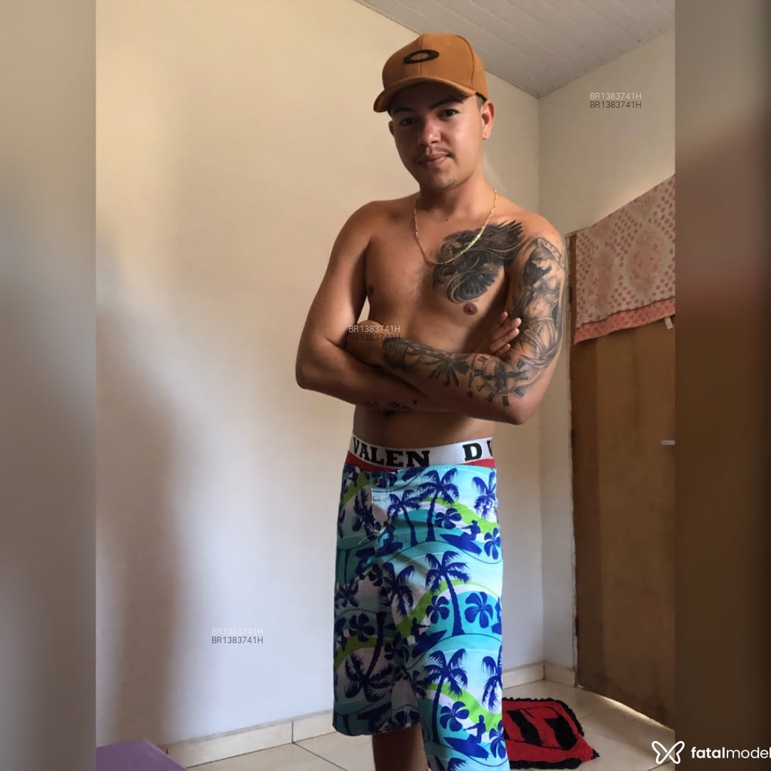Acompanhante homem com cabelo castanho de olhos castanhos em Manaus Acompanhante homem com cabelo castanho de olhos castanhos em Manaus - Acreano