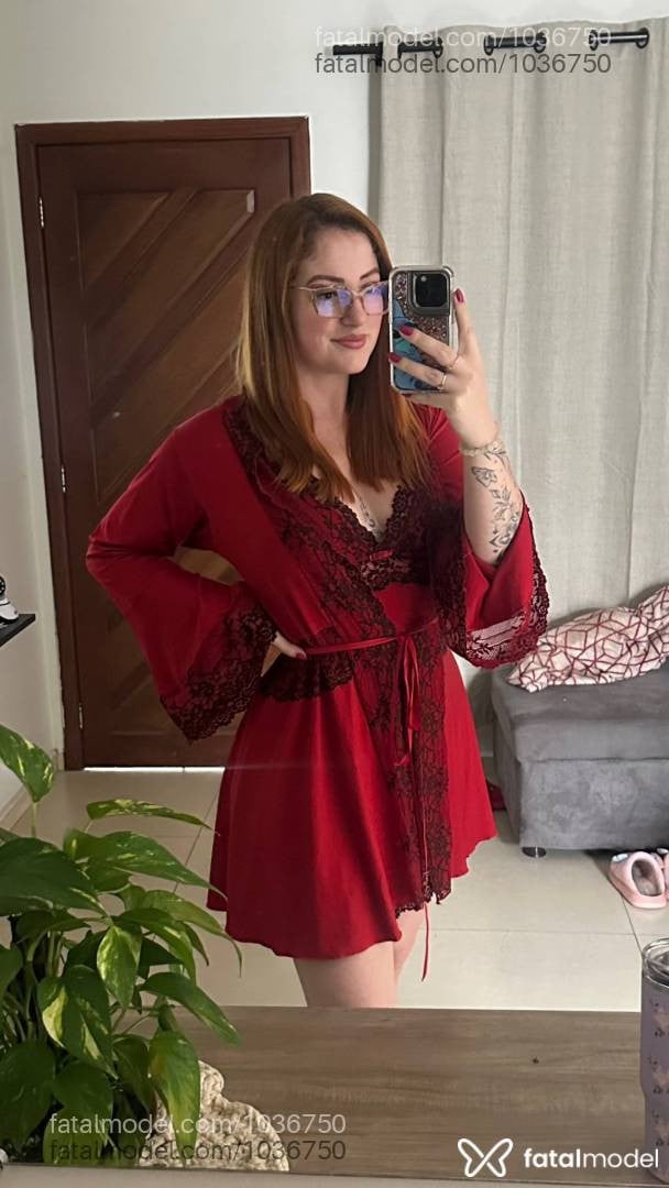 Acompanhante mulher ruiva (o) de olhos mel - Scarlett ohana